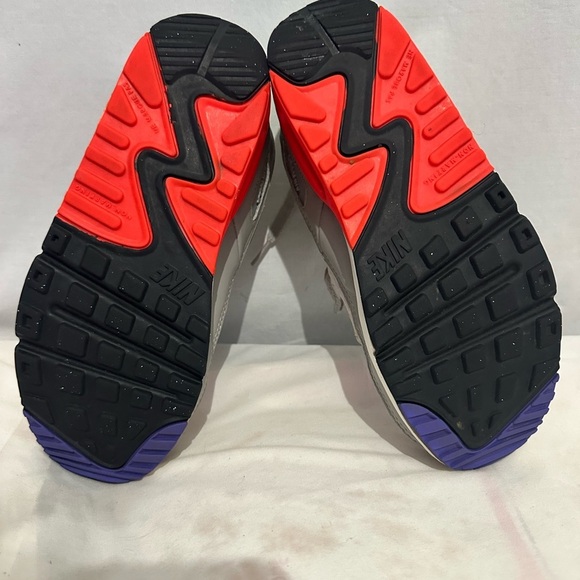 Nike Kids White Multicolor Sneakers Size 5Y - Picture 4 of 5